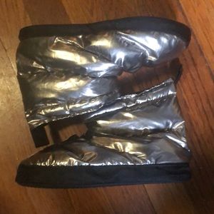 Capezio Boots.  Kids dance warm ups booties.  Worn just a handful of times.